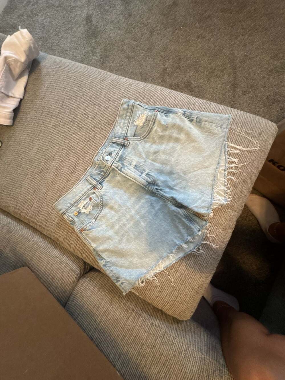 American Eagle Stretch Distressed Light Wash Denim Shorts Size 4